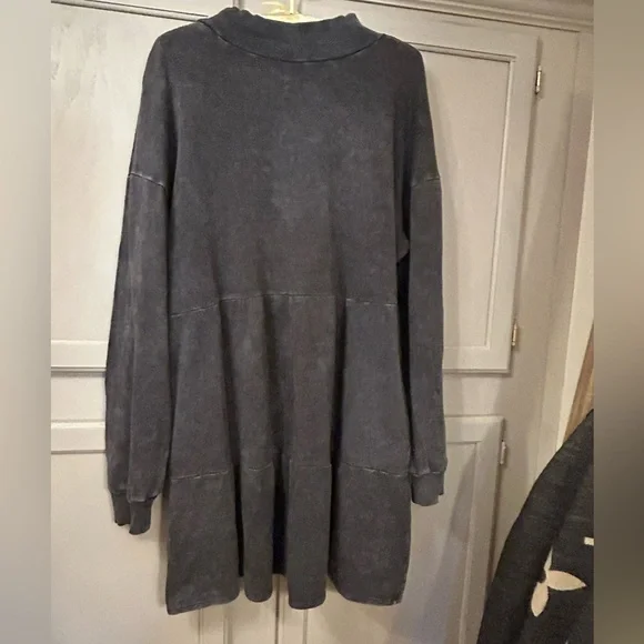 Dress - Picture 1 of 8